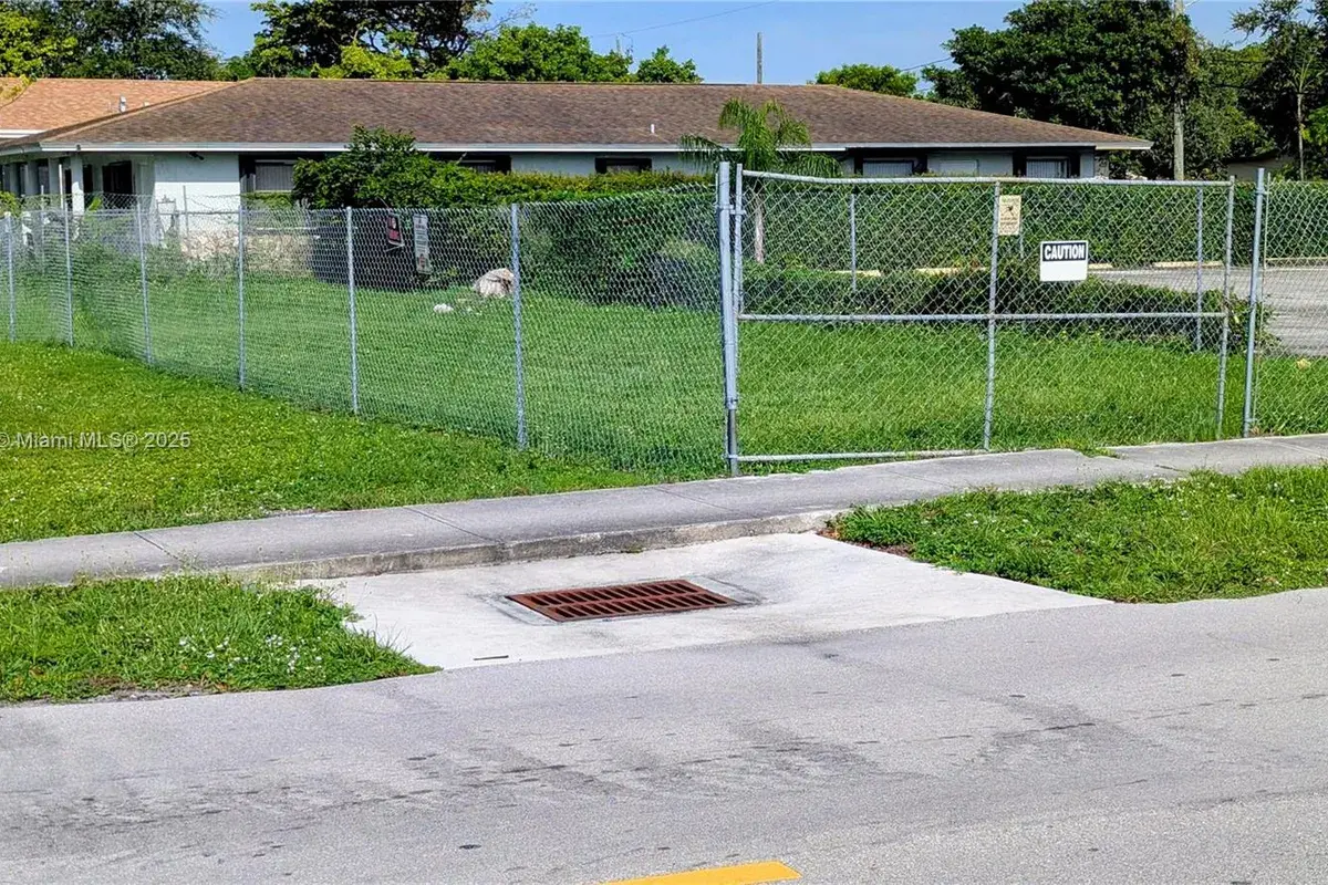 2 Nw Ave, Hallandale Beach FL 33009