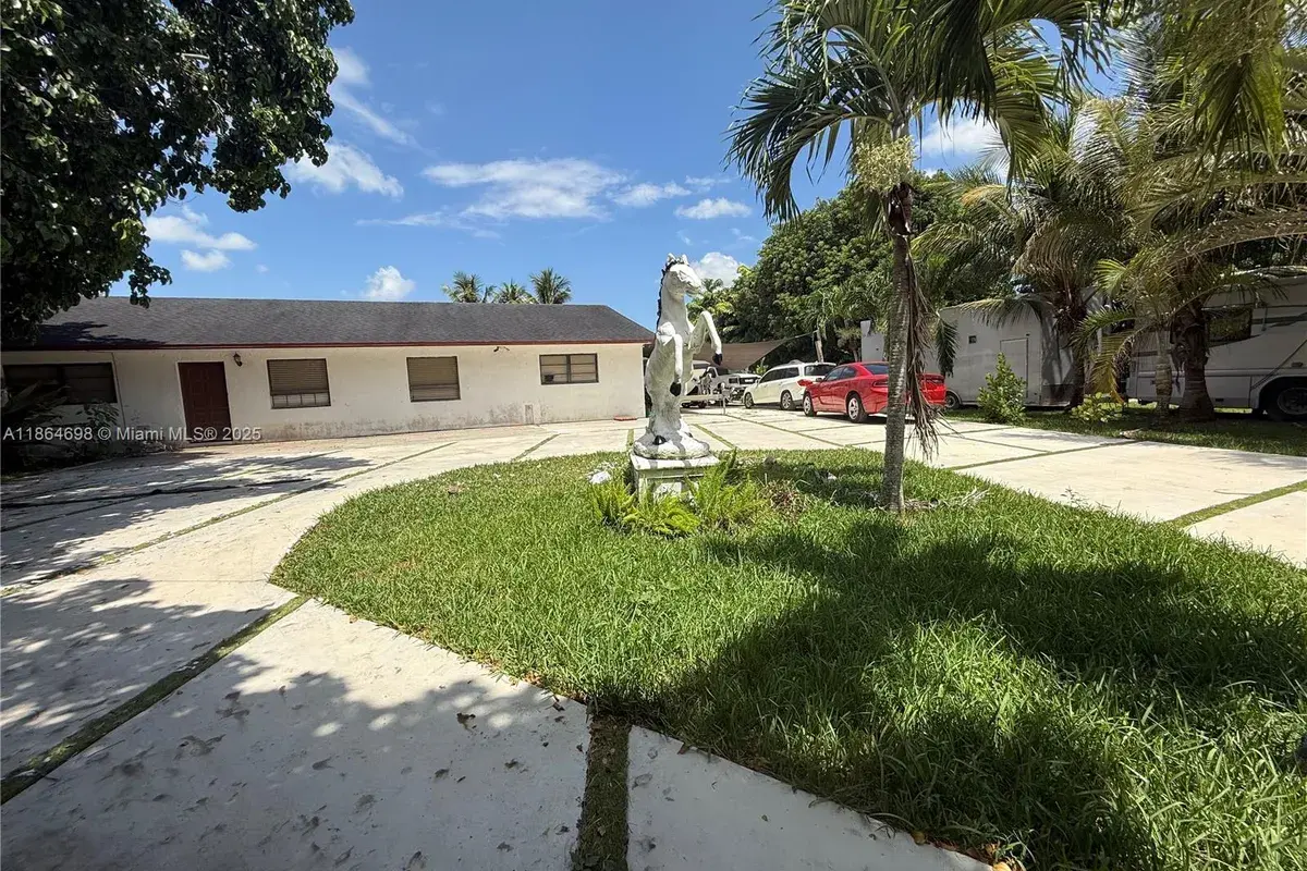 15765 SW 206th Ave, Miami FL 33187