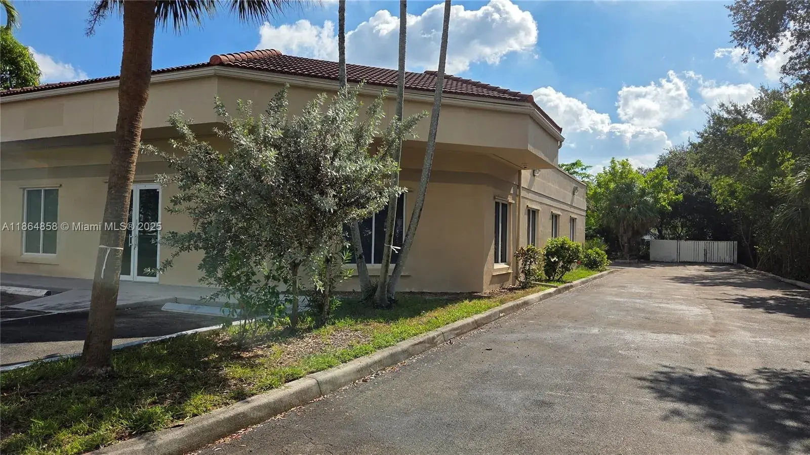 1150 SW 30th Ave, Pompano Beach FL 33069