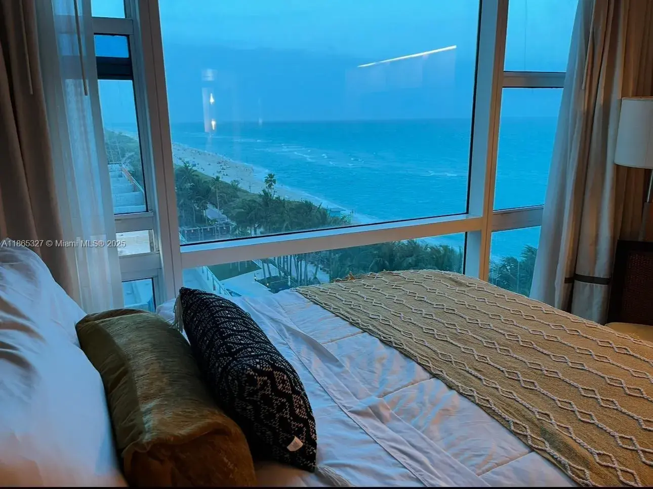 1 bedroom 1 bath Residential Lease for rent at 6801 Collins Ave # 815, Miami Beach FL 33141