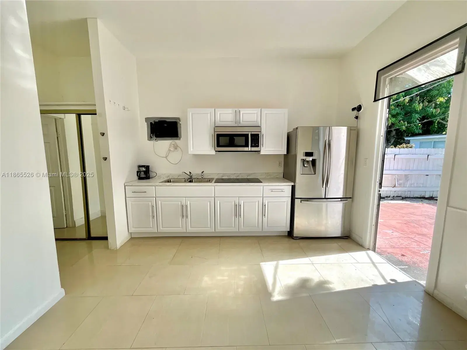 1 bedroom 1 bath Residential Lease for rent at 2516 Cleveland St # B, Hollywood FL 33020