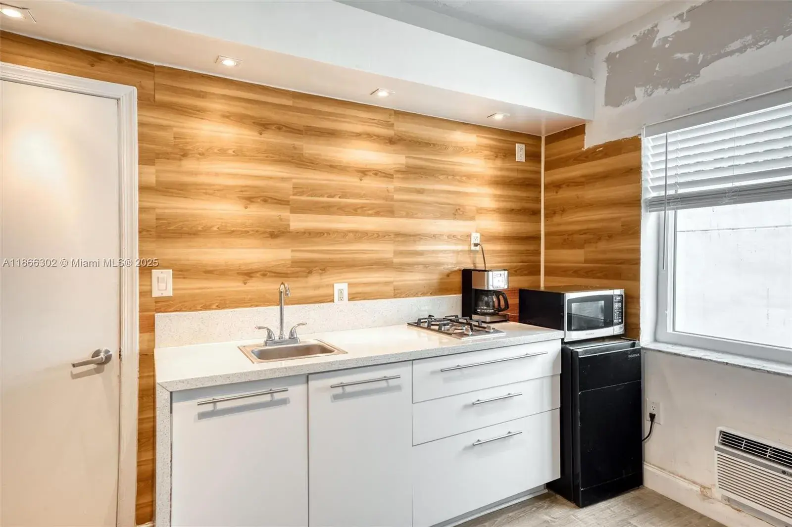1 bath Residential for sale at 335 Ocean Dr # 111, Miami Beach FL 33139