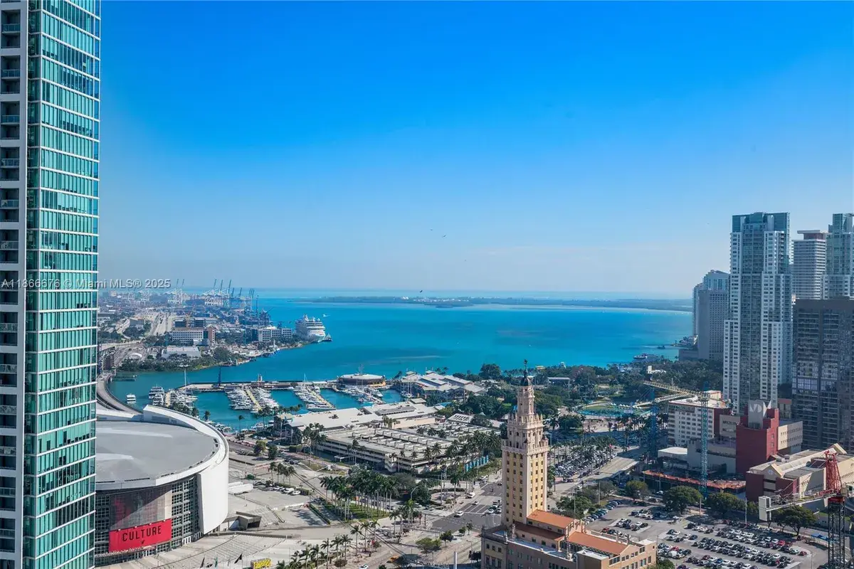 851 NE 1st Ave # 3203, Miami FL 33132