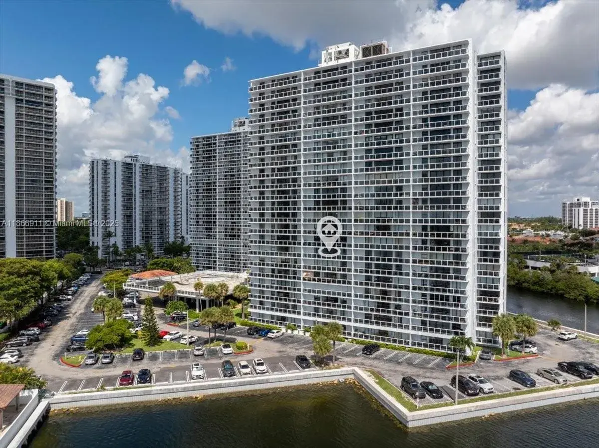 2 bedroom 2 bath Residential for sale at 20515 E Country Club Dr # 746, Aventura FL 33180