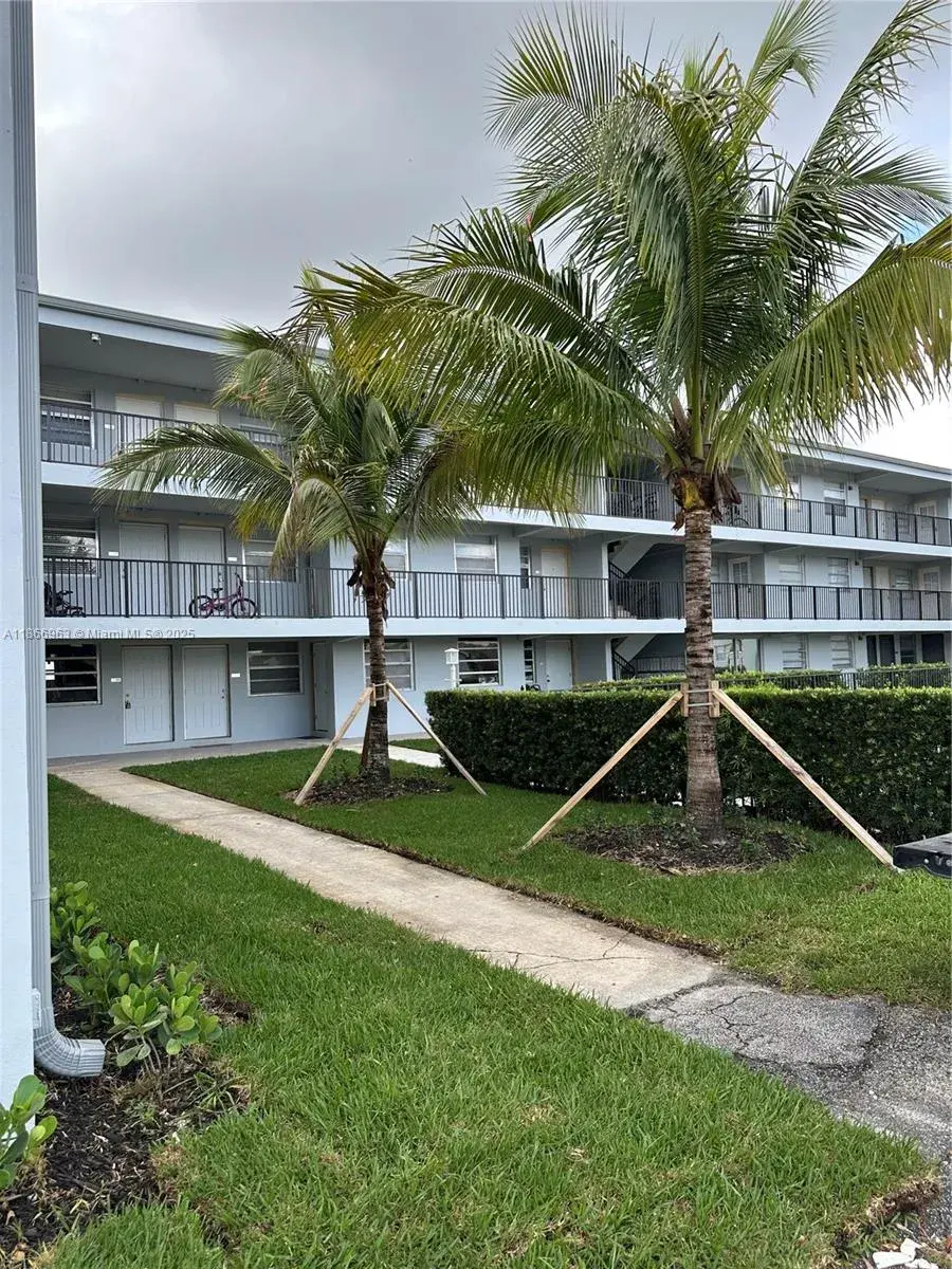 1100 NE 1 # 111, Hallandale Beach FL 33009