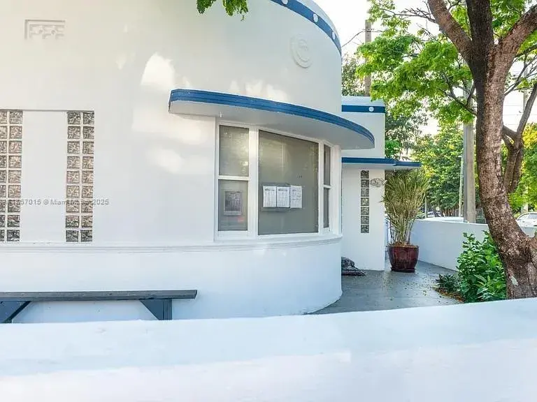 1 bedroom 1 bath Residential for sale at 8101 Harding Ave, Miami Beach FL 33141