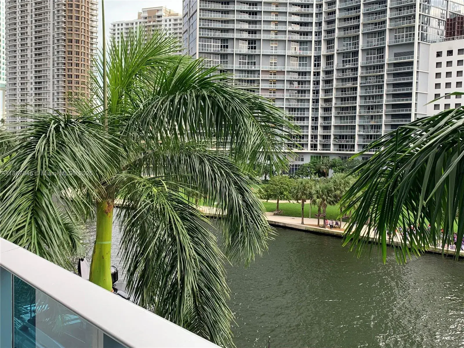2 bedroom 2 bath Residential for sale at 200 Biscayne Boulevard Way # 304, Miami FL 33131