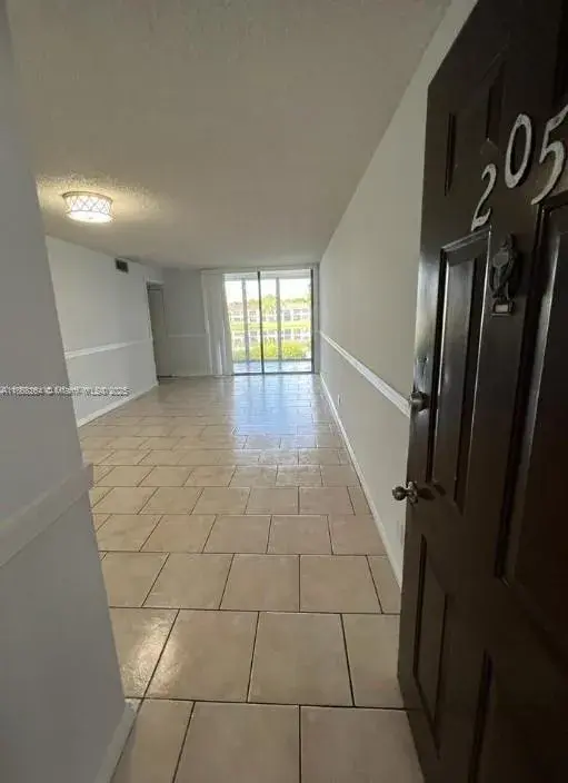 212 Lake Pointe Dr # 205, Oakland Park FL 33309
