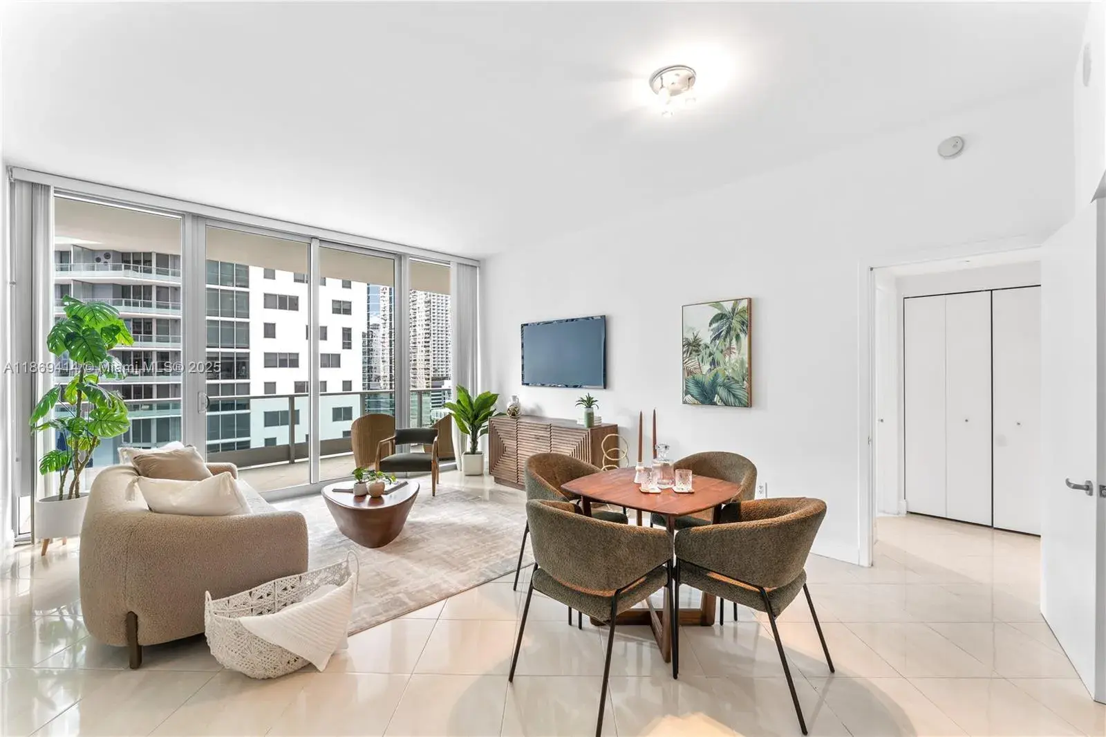 1 bedroom 1 bath Residential for sale at 1331 Brickell Bay Dr # 1706, Miami FL 33131
