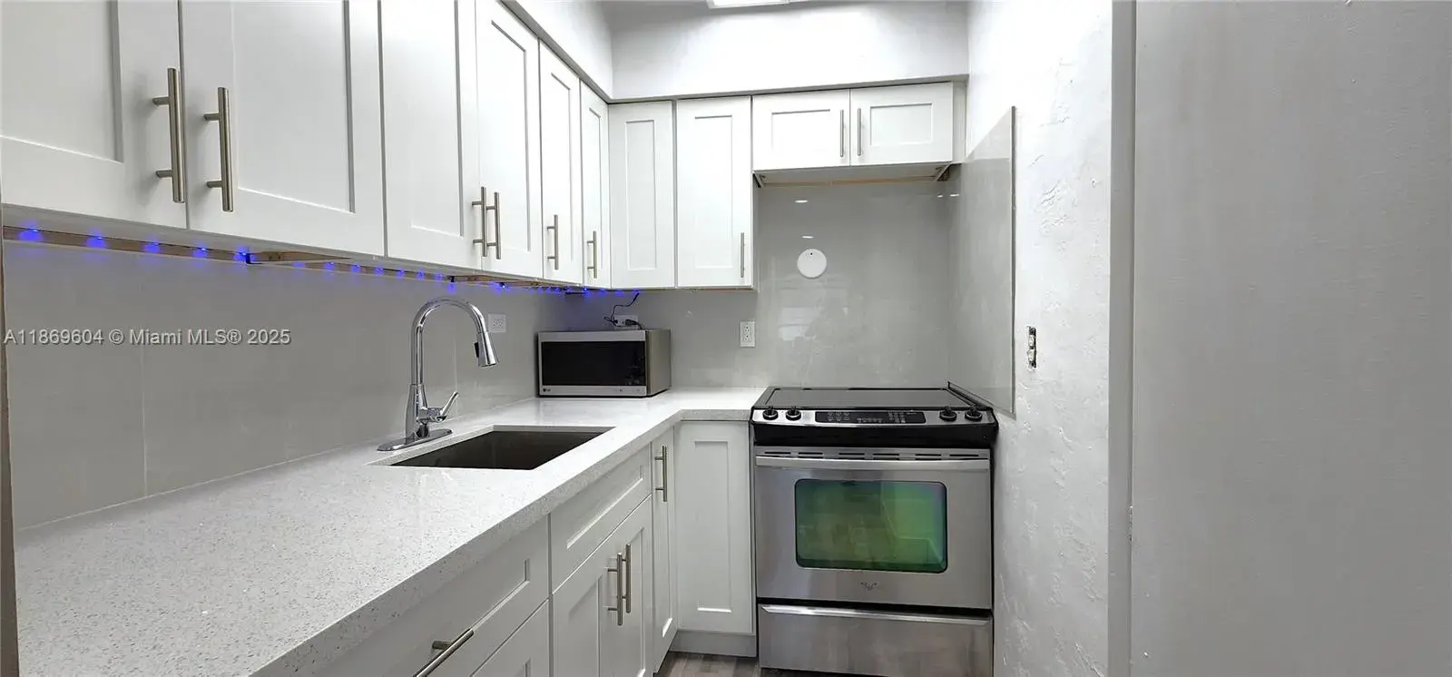 1 bedroom 1 bath Residential for sale at 2901 Polk St # 14, Hollywood FL 33020