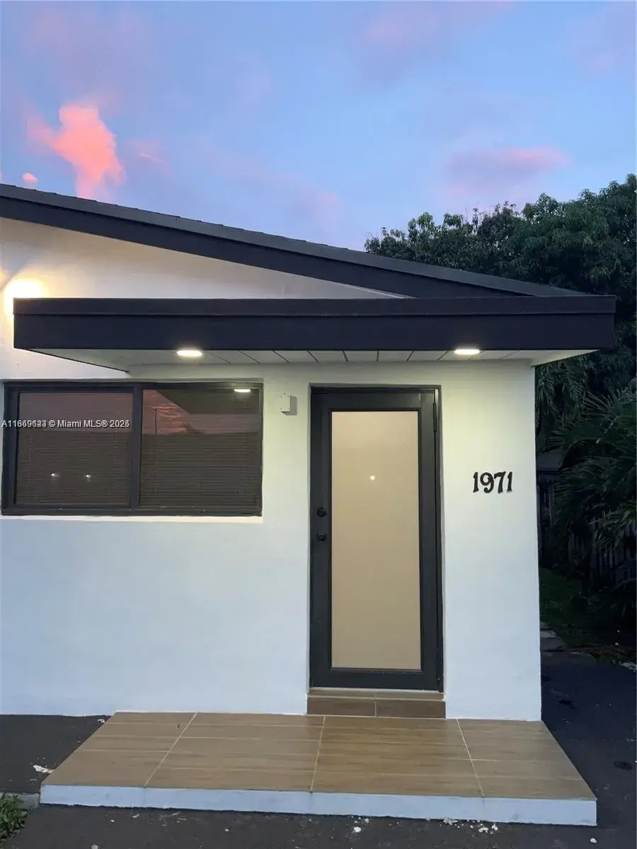 1971 W 2nd Ave, Hialeah FL 33010