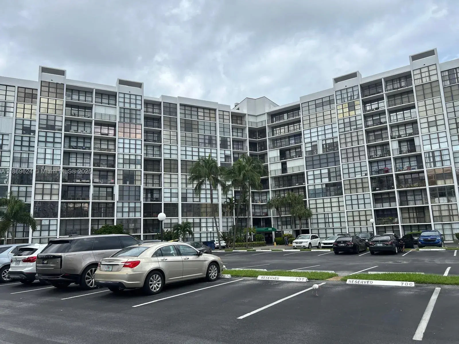1 bedroom 1 bath Residential for sale at 800 Parkview Dr # 406, Hallandale Beach FL 33009