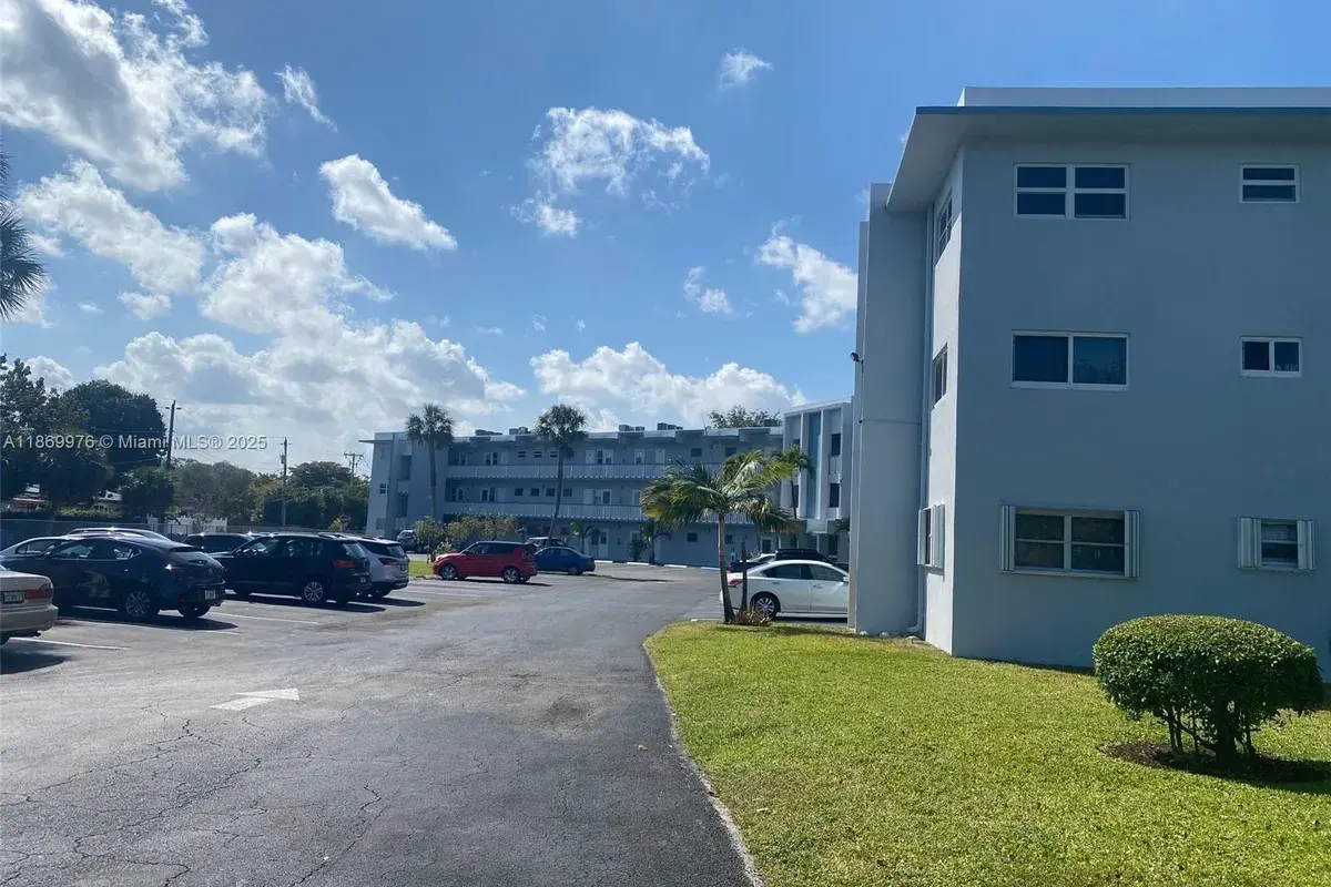 2223 Park Ln # 205, Hollywood FL 33021
