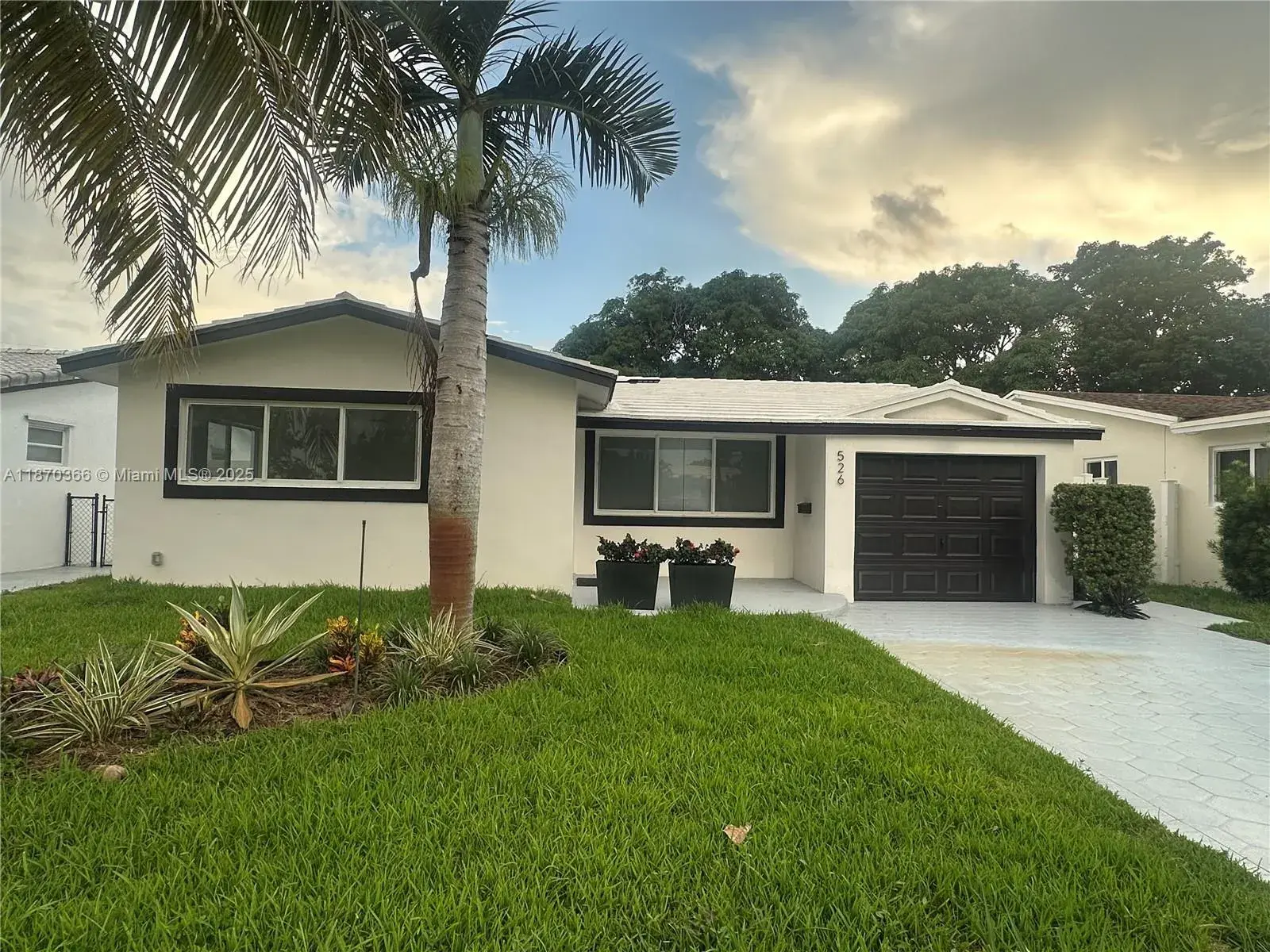 3 bedroom 3 bath Residential Lease for rent at 526 S Rainbow Dr # 0, Hollywood FL 33021