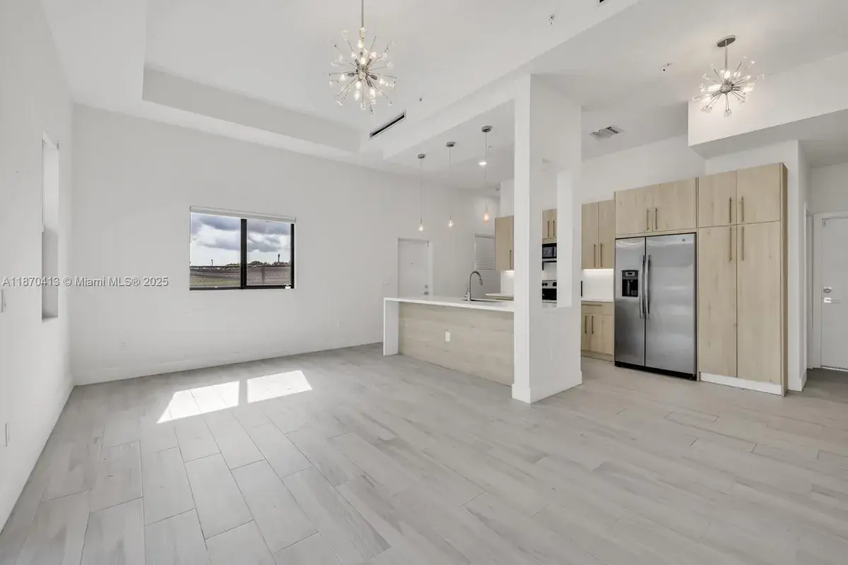 4369 NW 9th St, Plantation FL 33317