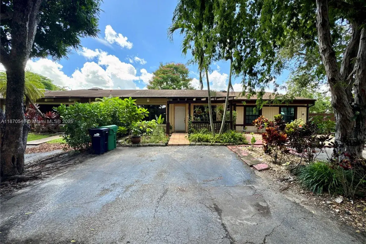 13527 SW 101st Ln, Miami FL 33186