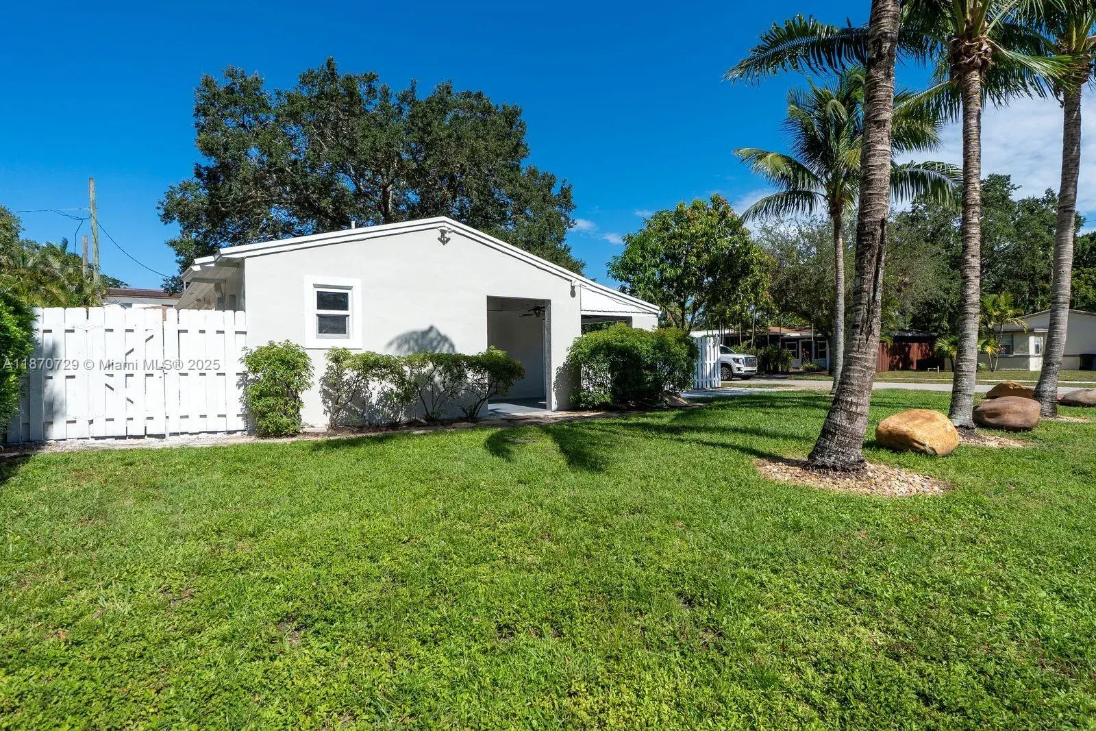 2 bedroom 1 bath Residential for sale at 1121 SW 18th Ct, Fort Lauderdale FL 33315
