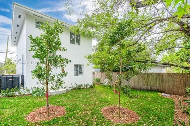 2780 NW 44 ST, Miami FL 33142