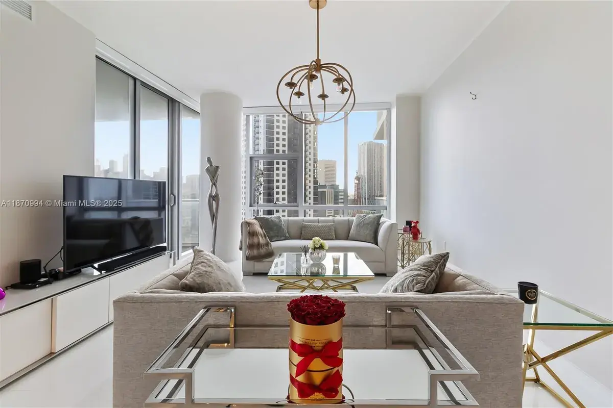 851 NE 1st Ave # 1611, Miami FL 33132