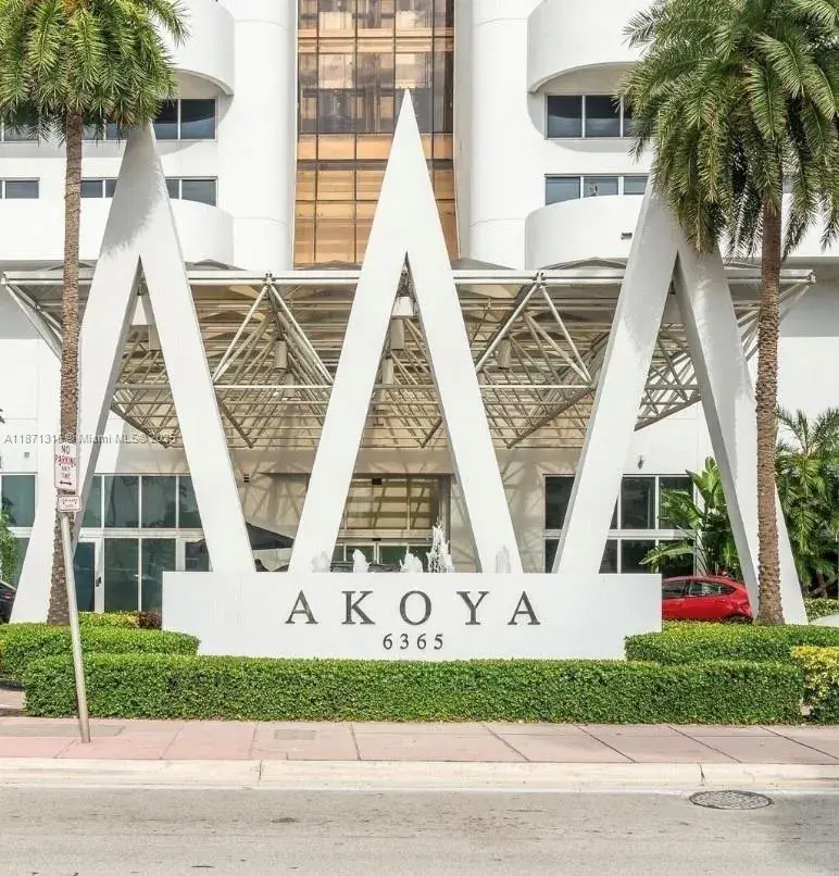 1 bedroom 1 bath Residential for sale at 6365 Collins Ave # 904, Miami Beach FL 33141