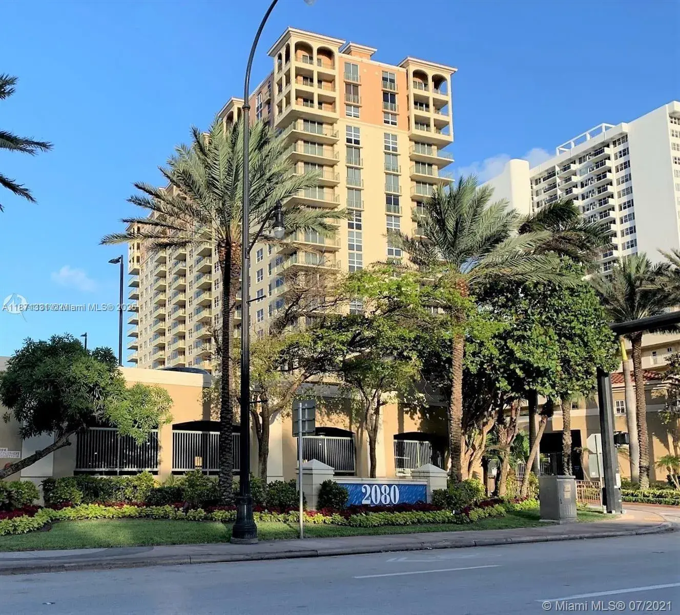 2 bedroom 2 bath Residential for sale at 2080 S Ocean Dr # 604, Hallandale Beach FL 33009