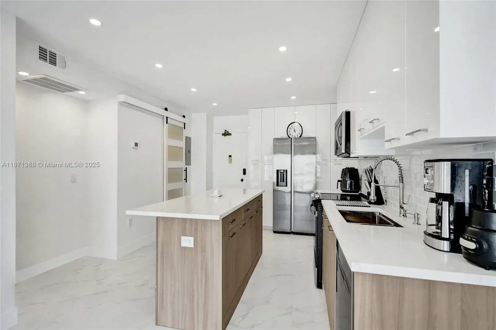 1985 S Ocean Dr # 11L, Hallandale Beach FL 33009