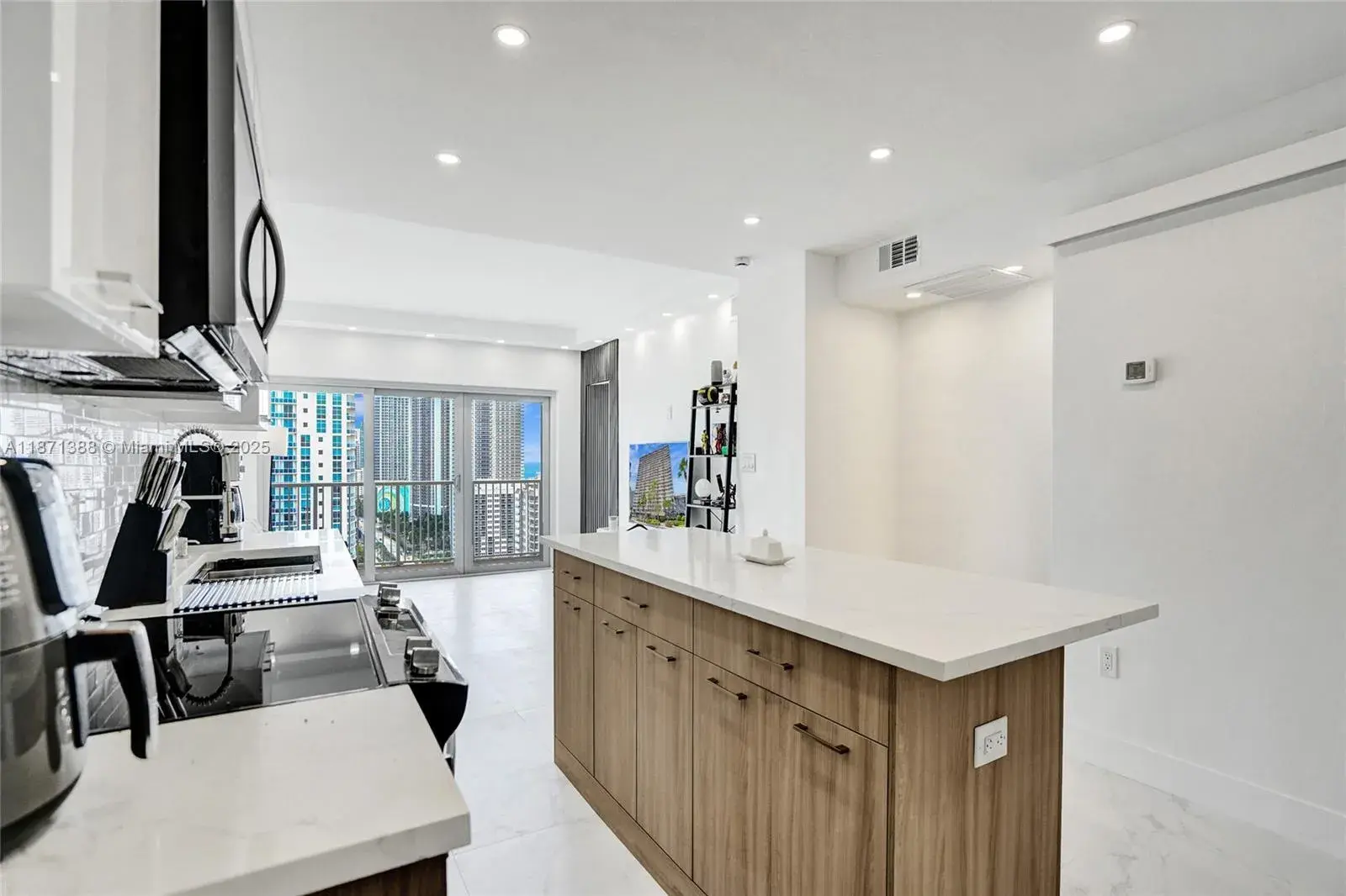 1985 S Ocean Dr # 11L, Hallandale Beach FL 33009