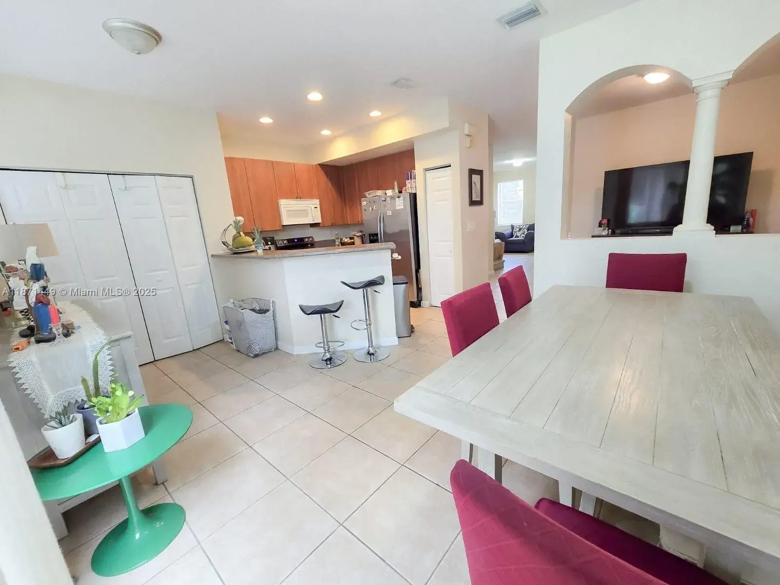 1054 NE 30th Ave, Homestead FL 33033
