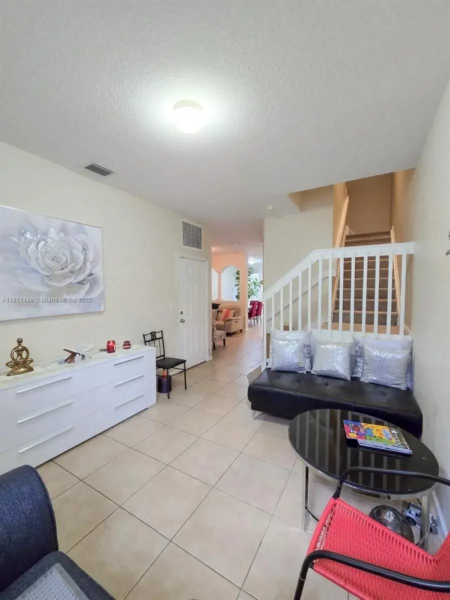 1054 NE 30th Ave, Homestead FL 33033