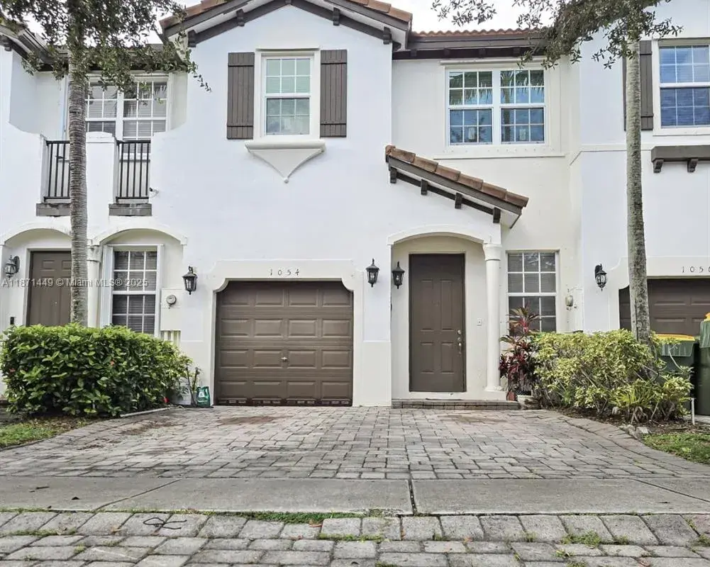 1054 NE 30th Ave, Homestead FL 33033