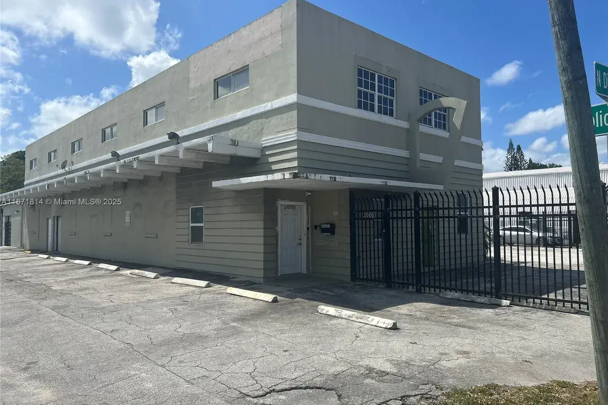 2000 N Dixie Hwy, Hollywood FL 33020