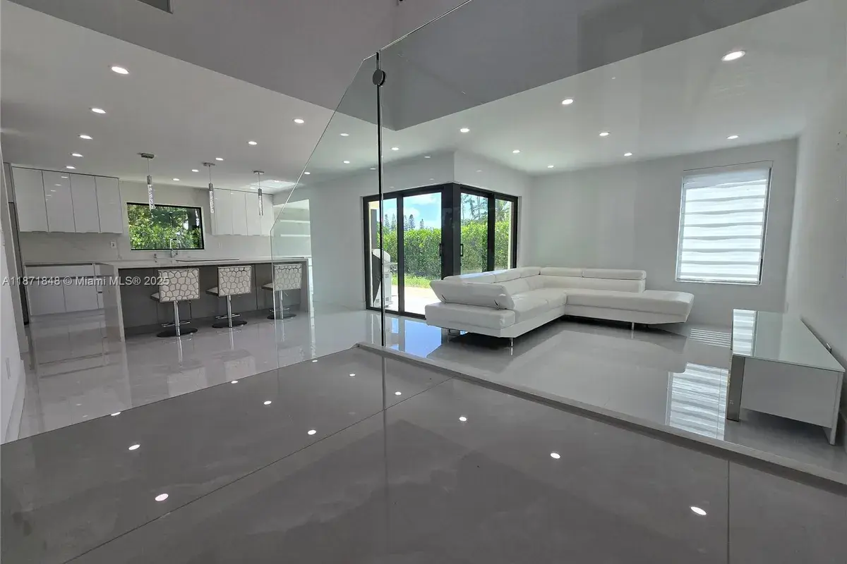 6711 SW 127th Pl, Miami FL 33183