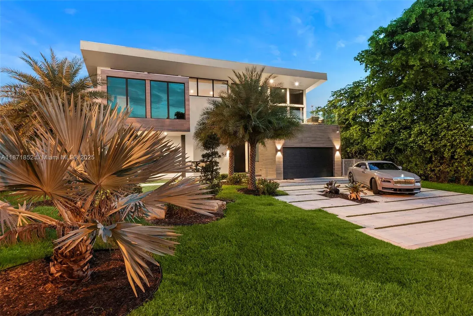 7 bedroom 6 bath Residential for sale at 521 Holiday Dr, Hallandale Beach FL 33009