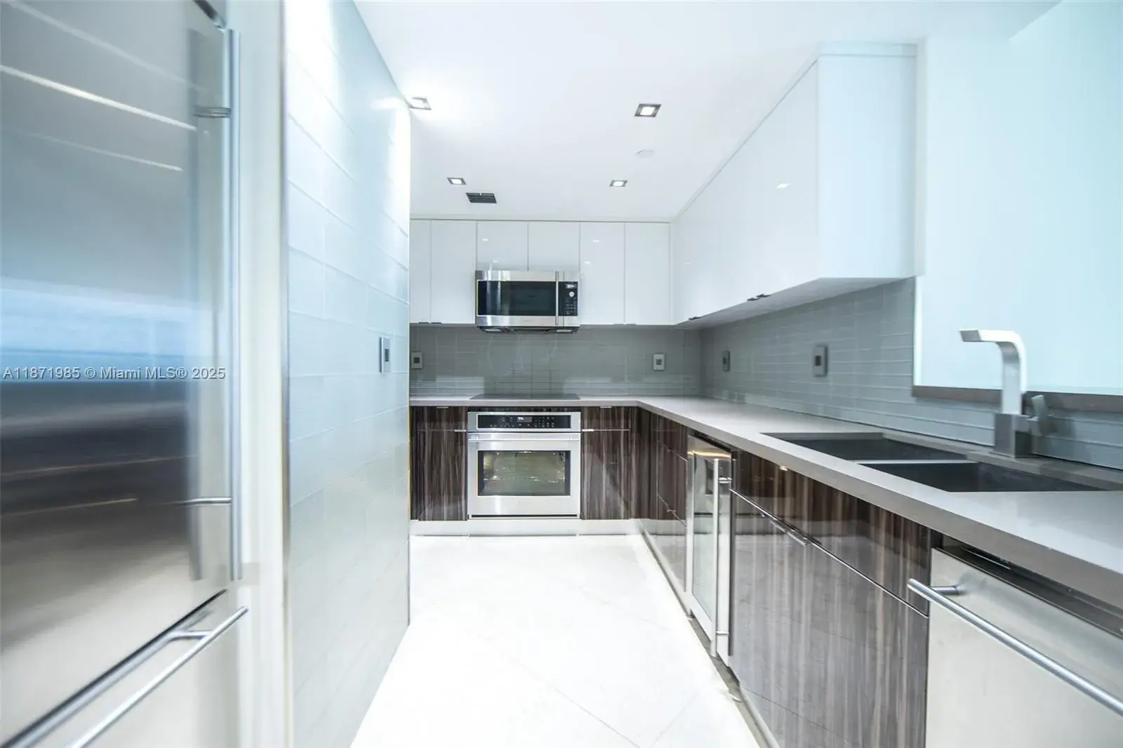3 bedroom 2 bath for sale at 520 West Ave # 602, Miami Beach FL 33139