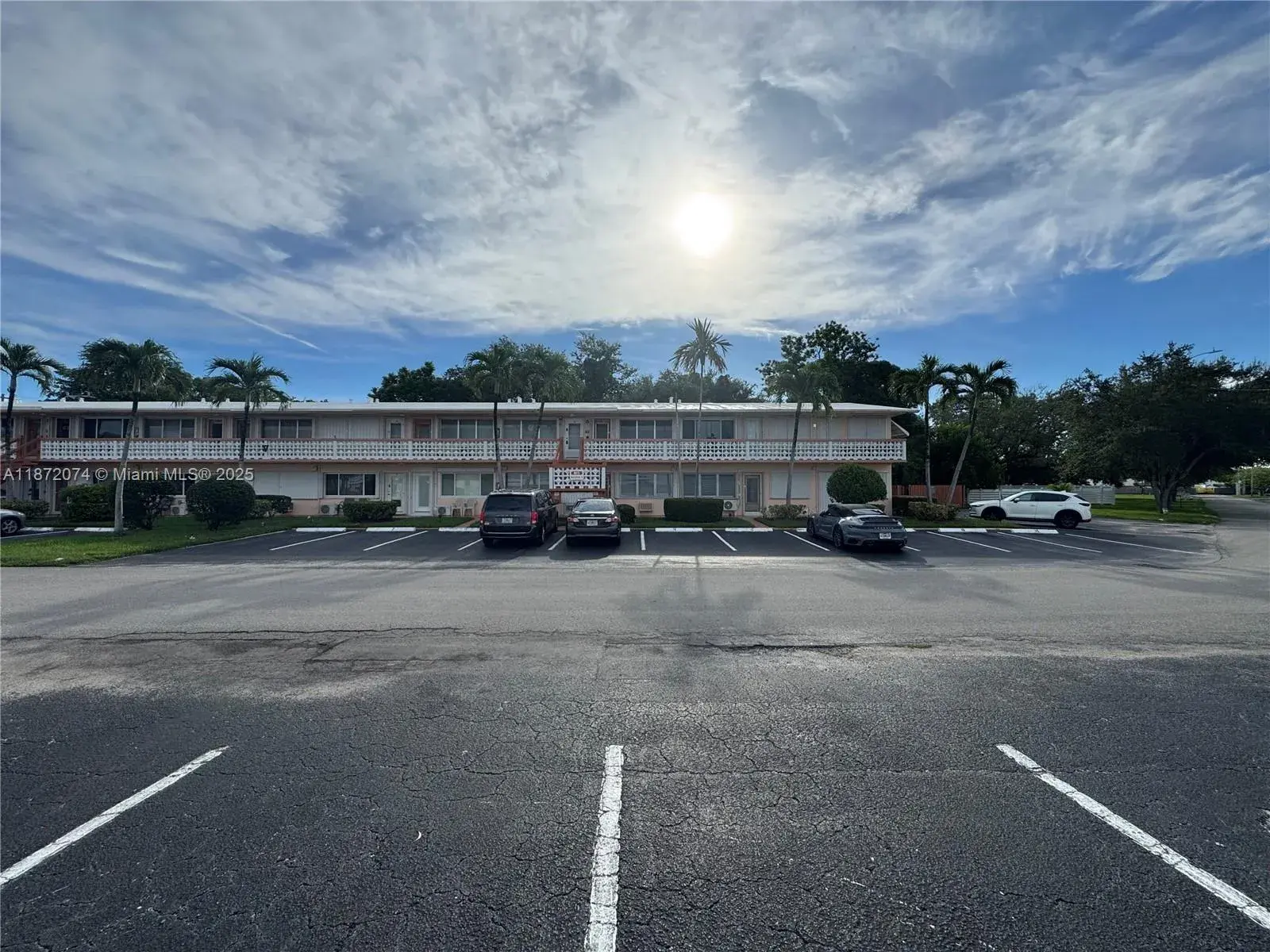 1 bedroom 1 bath Residential for sale at 815 SW 10th Ter # 15V, Hallandale Beach FL 33009