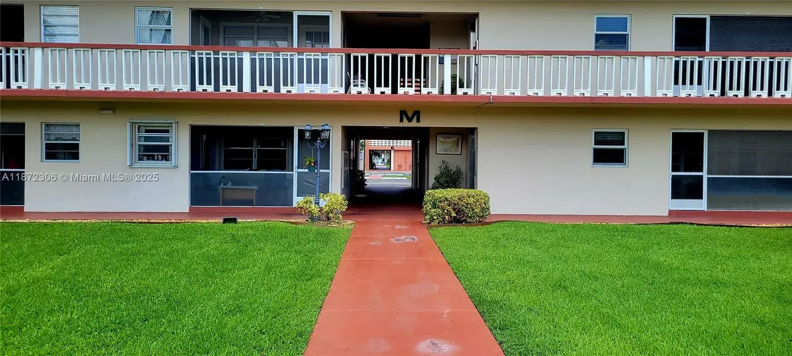 1 bedroom 1 bath Residential for sale at 5300 Washington St # M107, Hollywood FL 33021