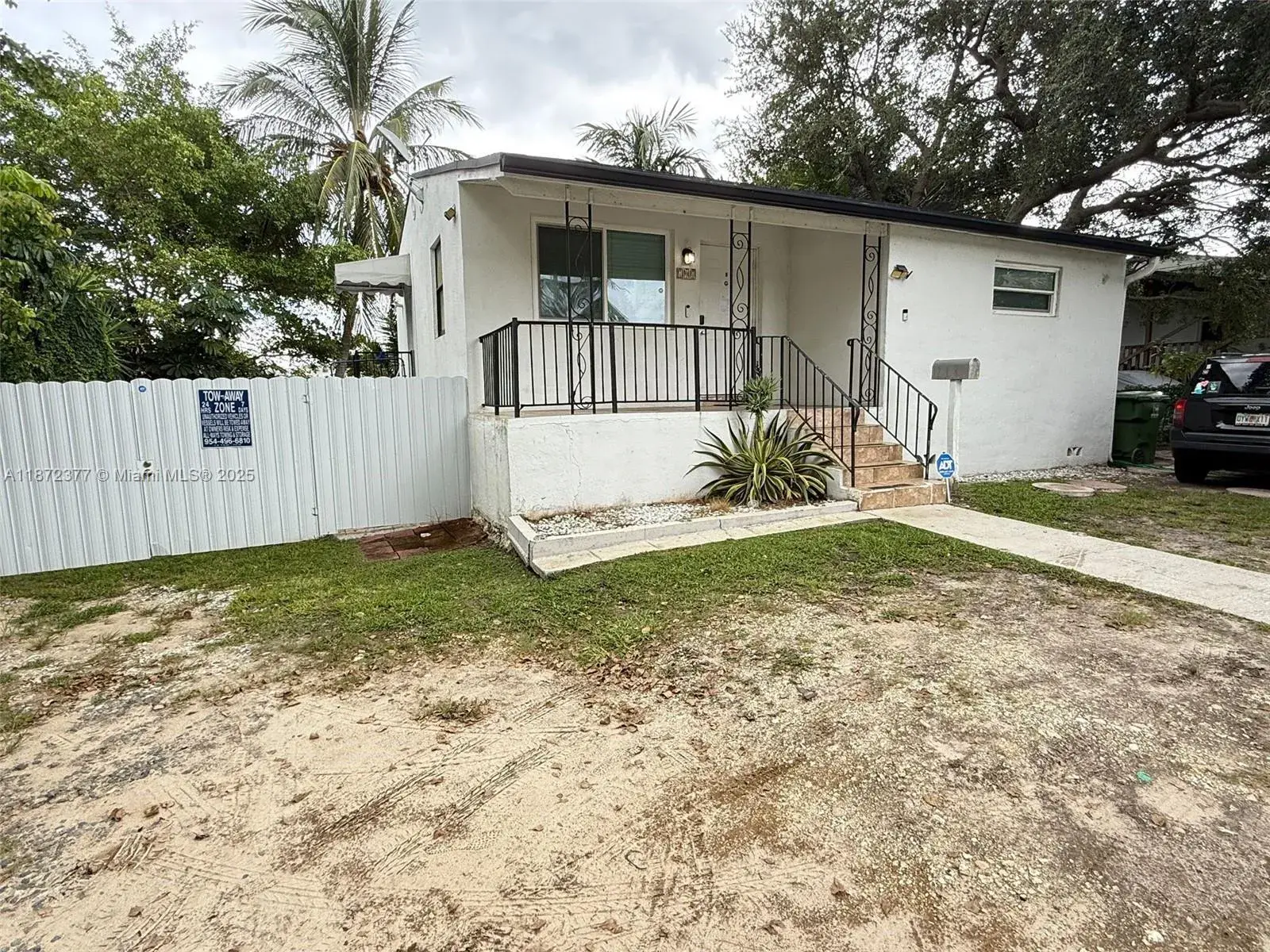 707 SW 8th Ave, Hallandale Beach FL 33009
