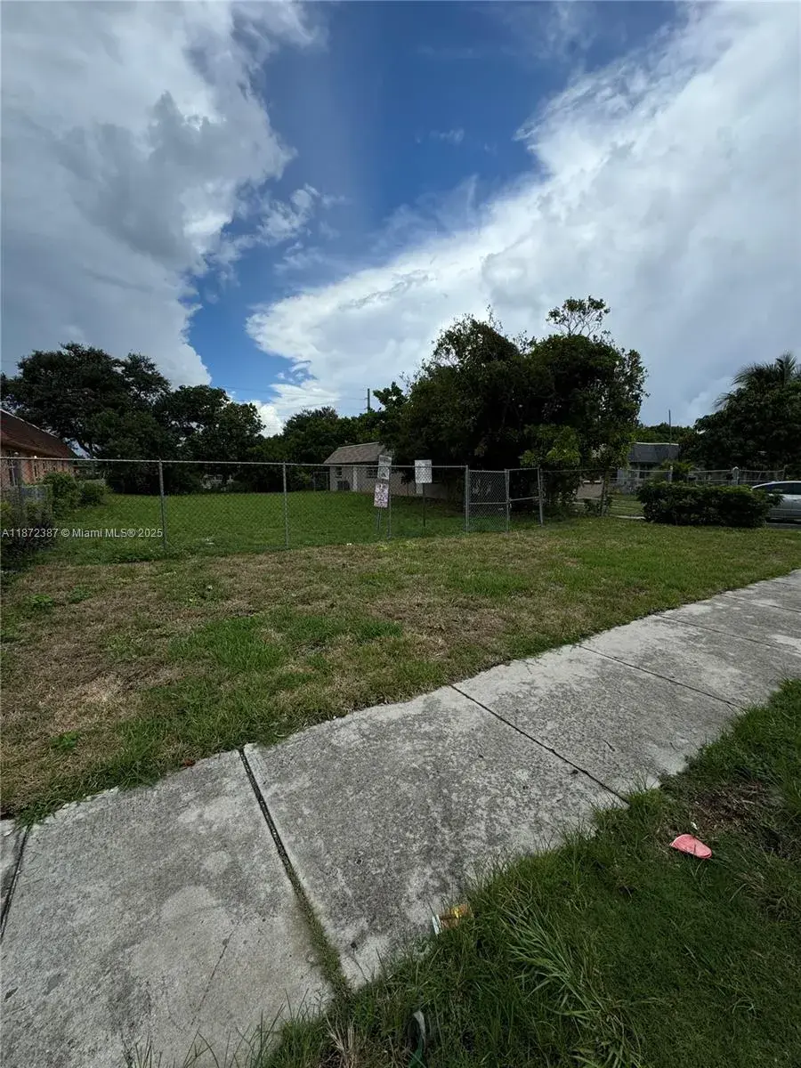 1615 NW 8th Ave, Fort Lauderdale FL 33311