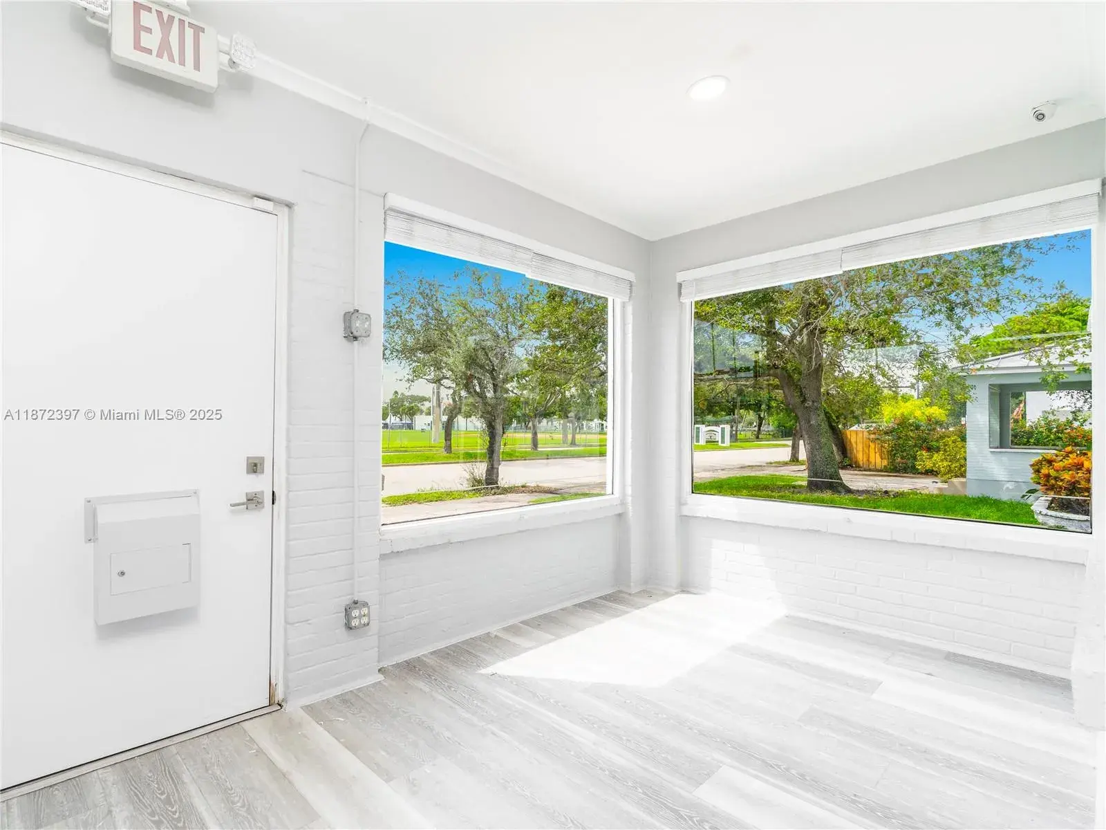 215 SW 17th St, Fort Lauderdale FL 33315