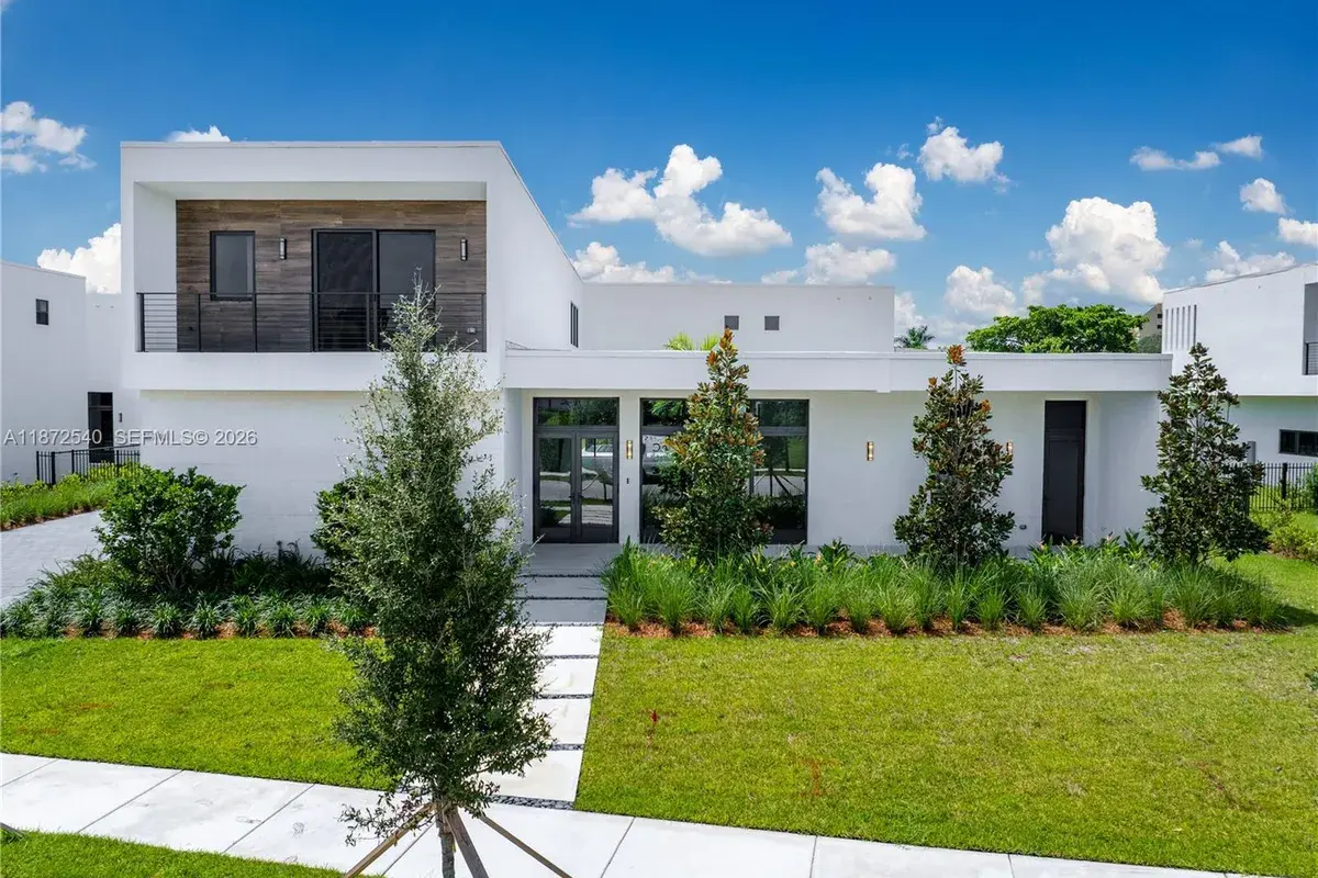 16740 N Botaniko Dr N, Weston FL 33326