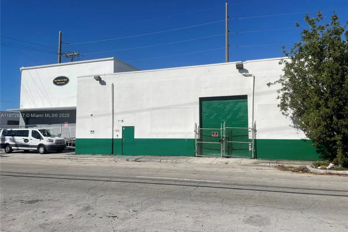 1395 NW 22nd St, Miami FL 33142