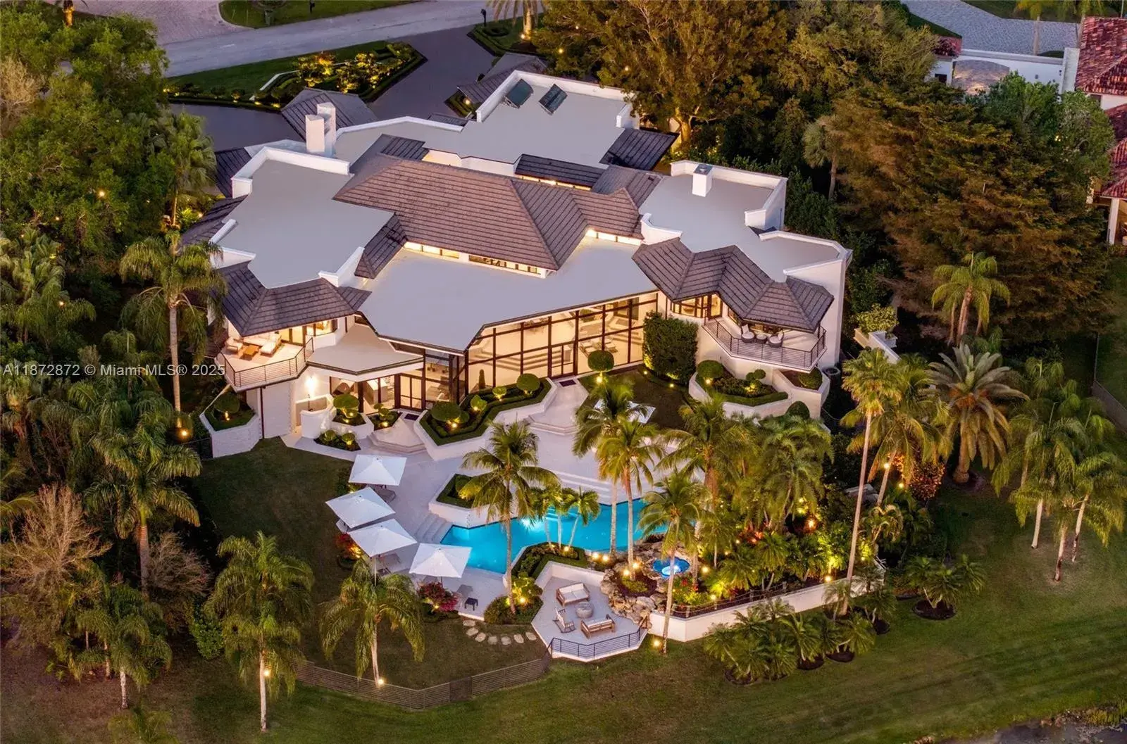2965 NE Surrey Ln, Weston FL 33331