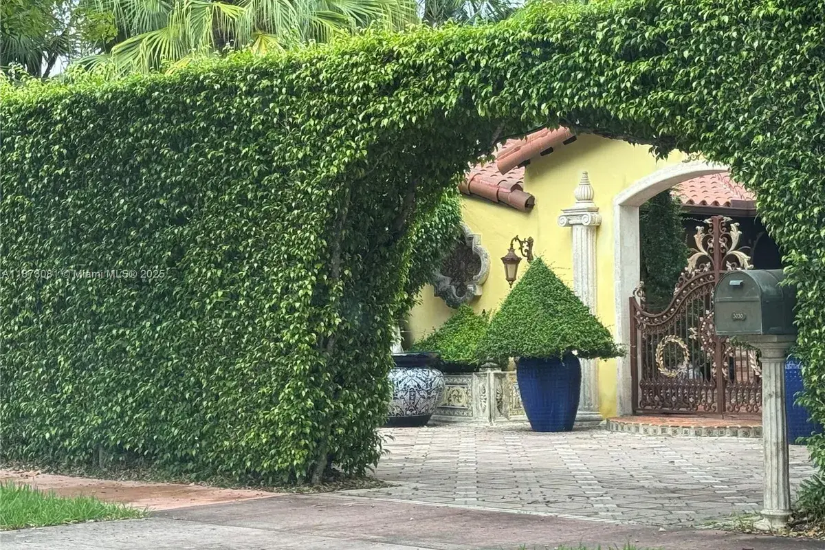 3030 Alton Rd, Miami Beach FL 33140
