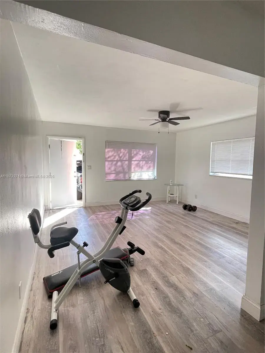1091 SW 32nd Ct, Fort Lauderdale FL 33315