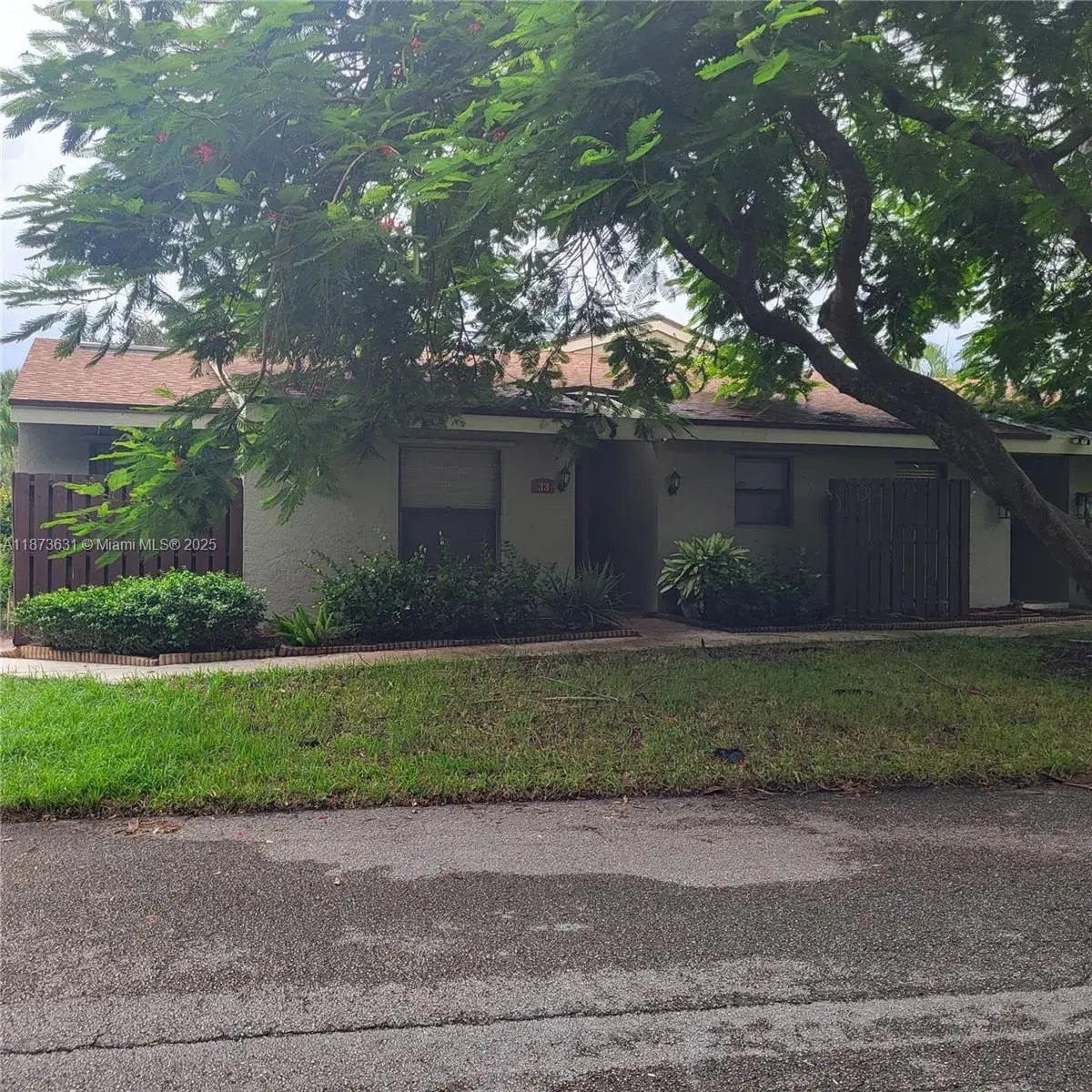 3 bedroom 2 bath Residential for sale at 33 Meadows Dr, Boynton Beach FL 33436