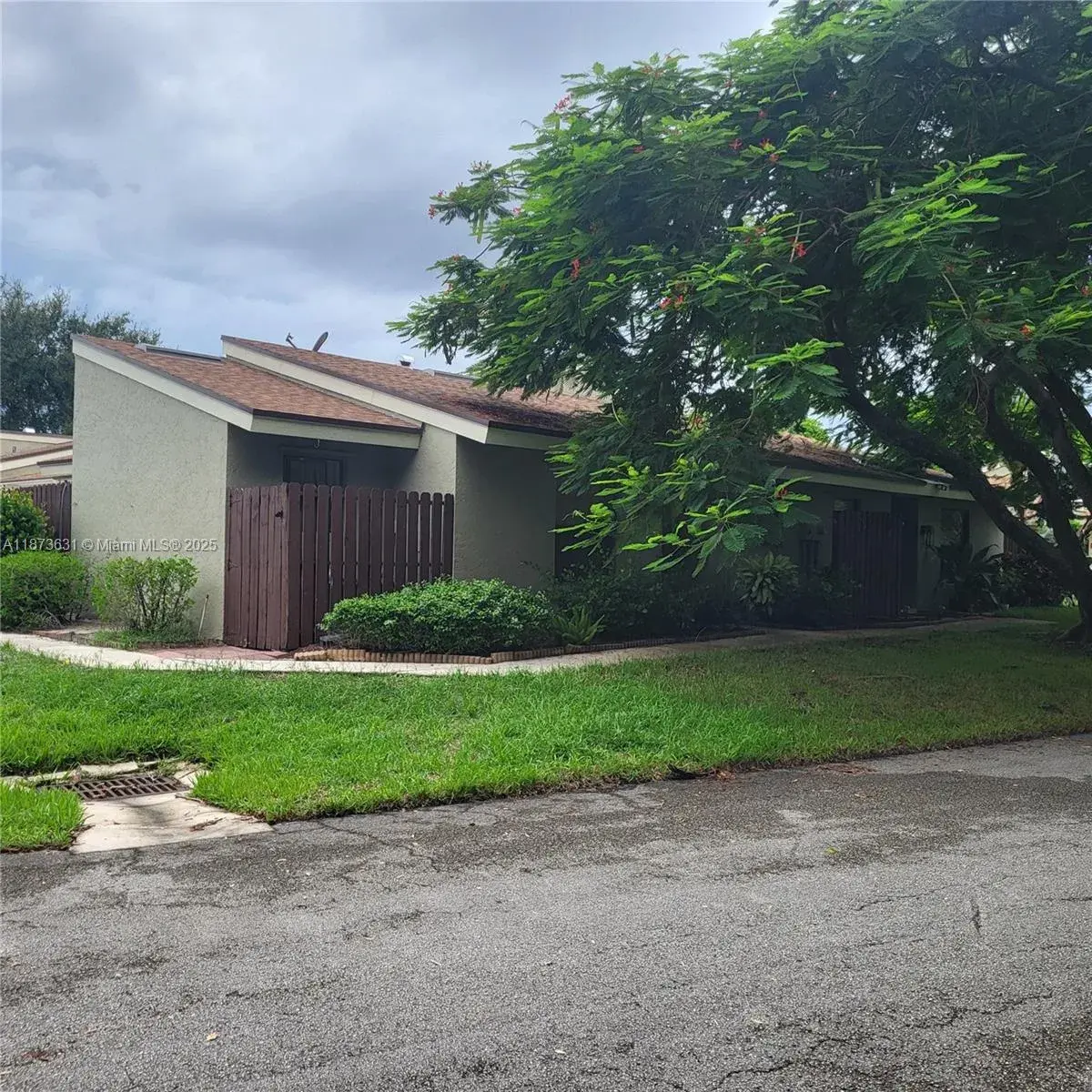 33 Meadows Dr, Boynton Beach FL 33436 photo 3