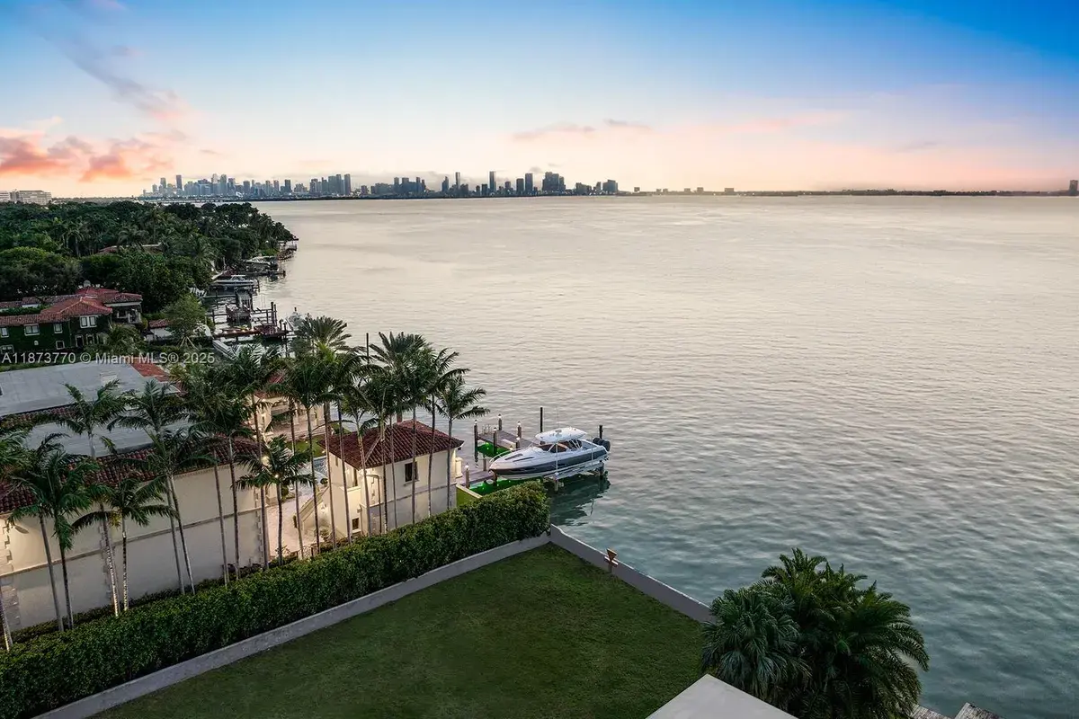 5226 N Bay Rd, Miami Beach FL 33140