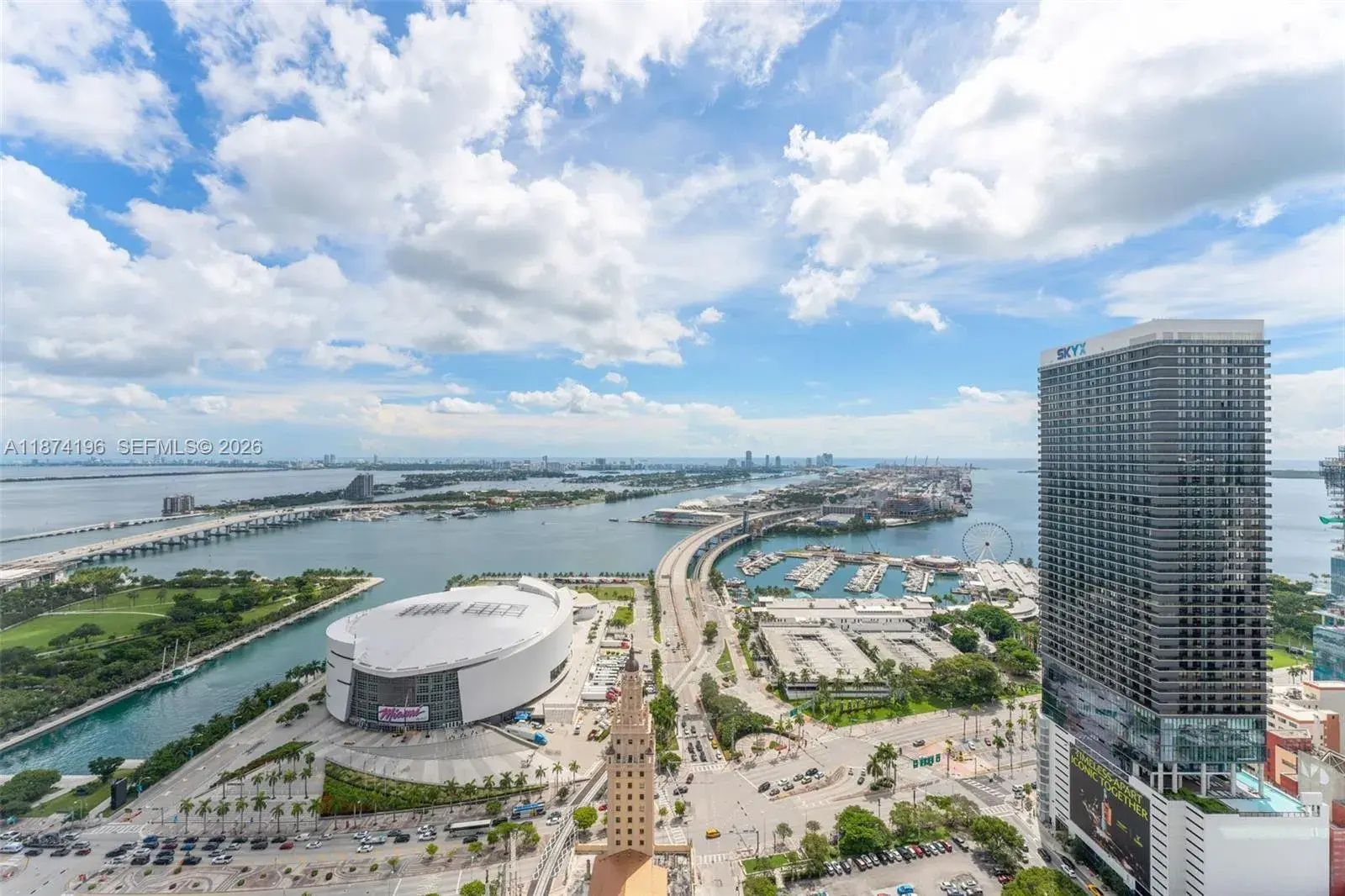 3 bedroom 3 bath Residential Lease for rent at 159 NE 6th St # 4016, Miami FL 33132