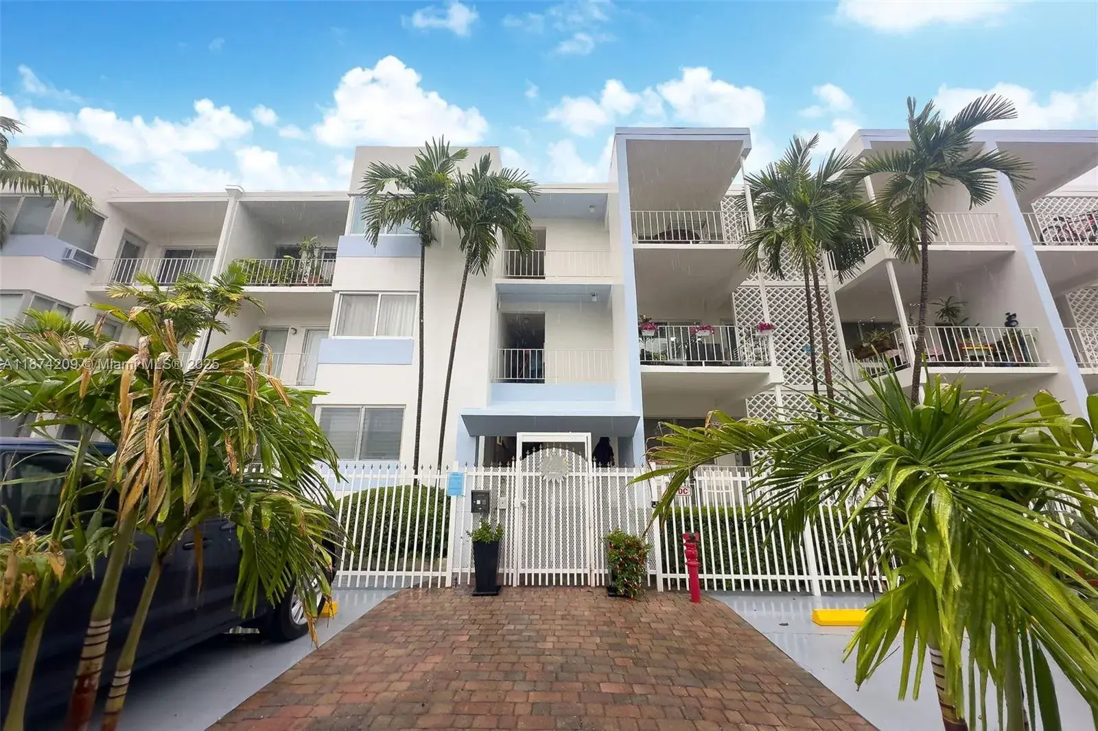 1 bedroom 1 bath Residential for sale at 641 Espanola Way # 3, Miami Beach FL 33139