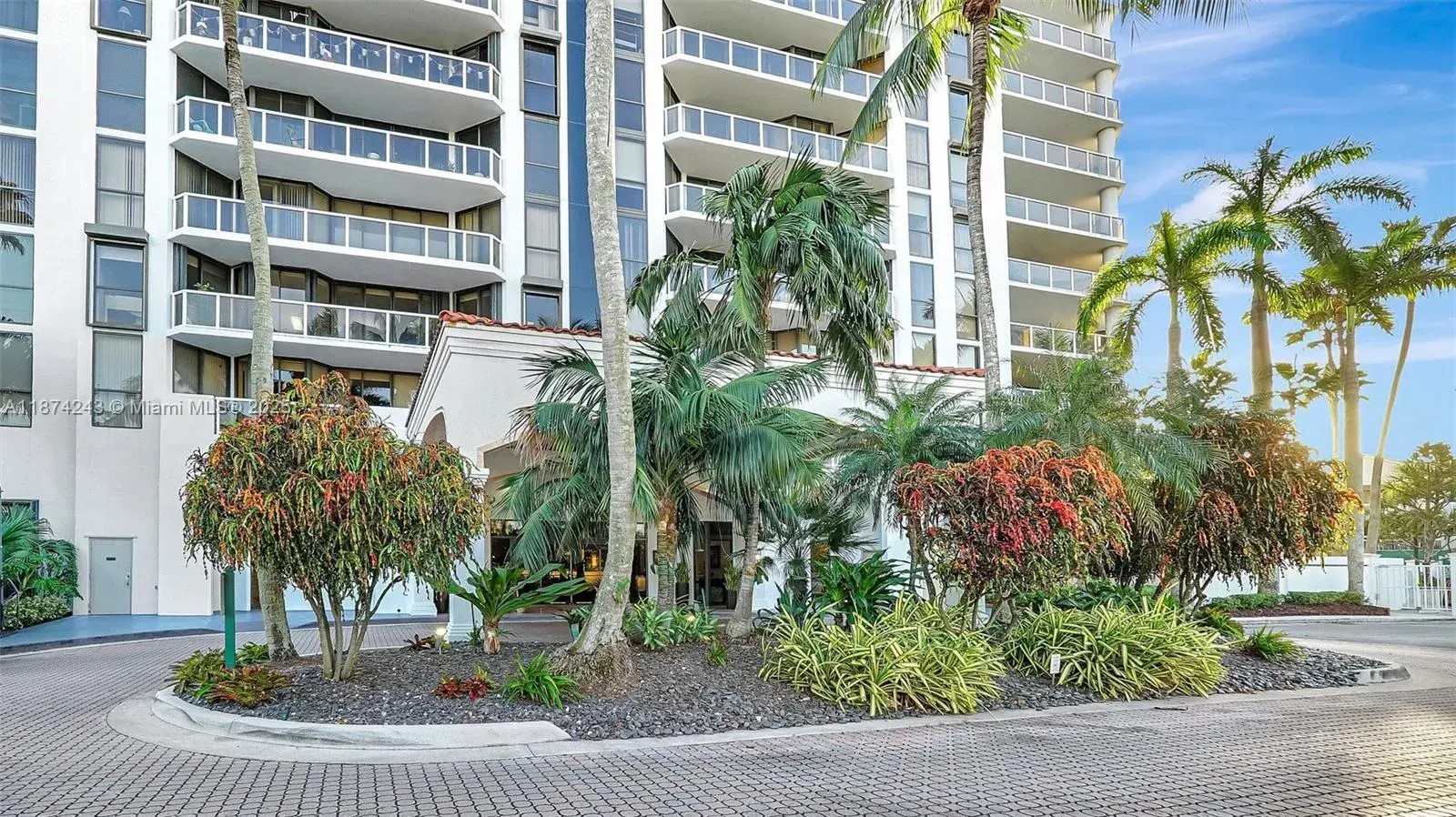 2 bedroom 2 bath Residential for sale at 3598 Yacht Club Dr # 1901, Aventura FL 33180